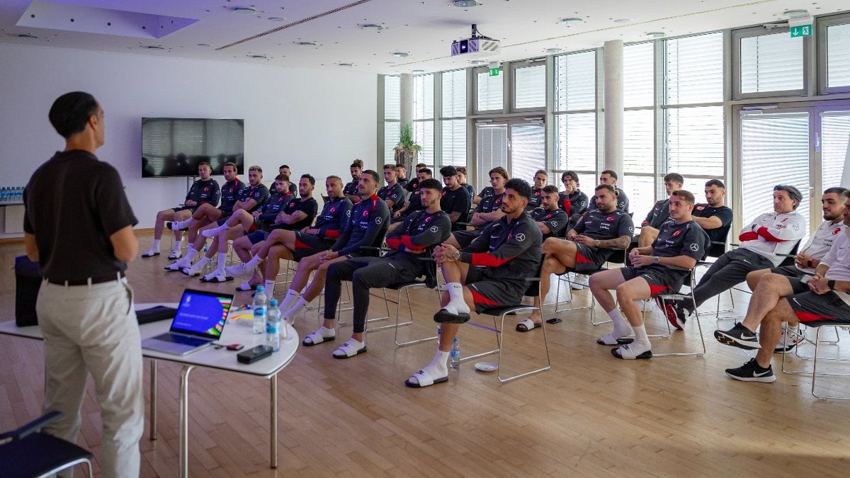 Hakem Serdar Gözübüyük’ten A Milli Takım’a sunum