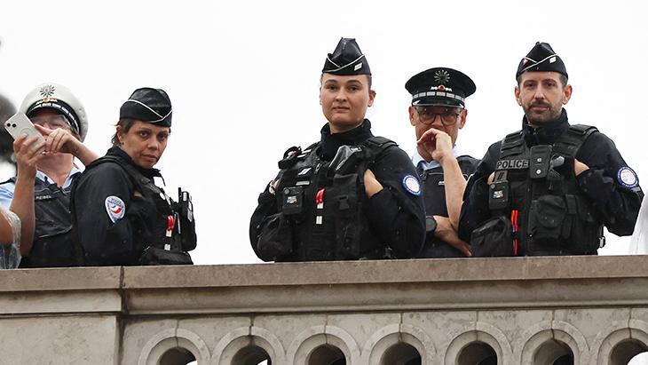Fransa’da yoğun güvenlik önlemi! Sağanak engel oldu