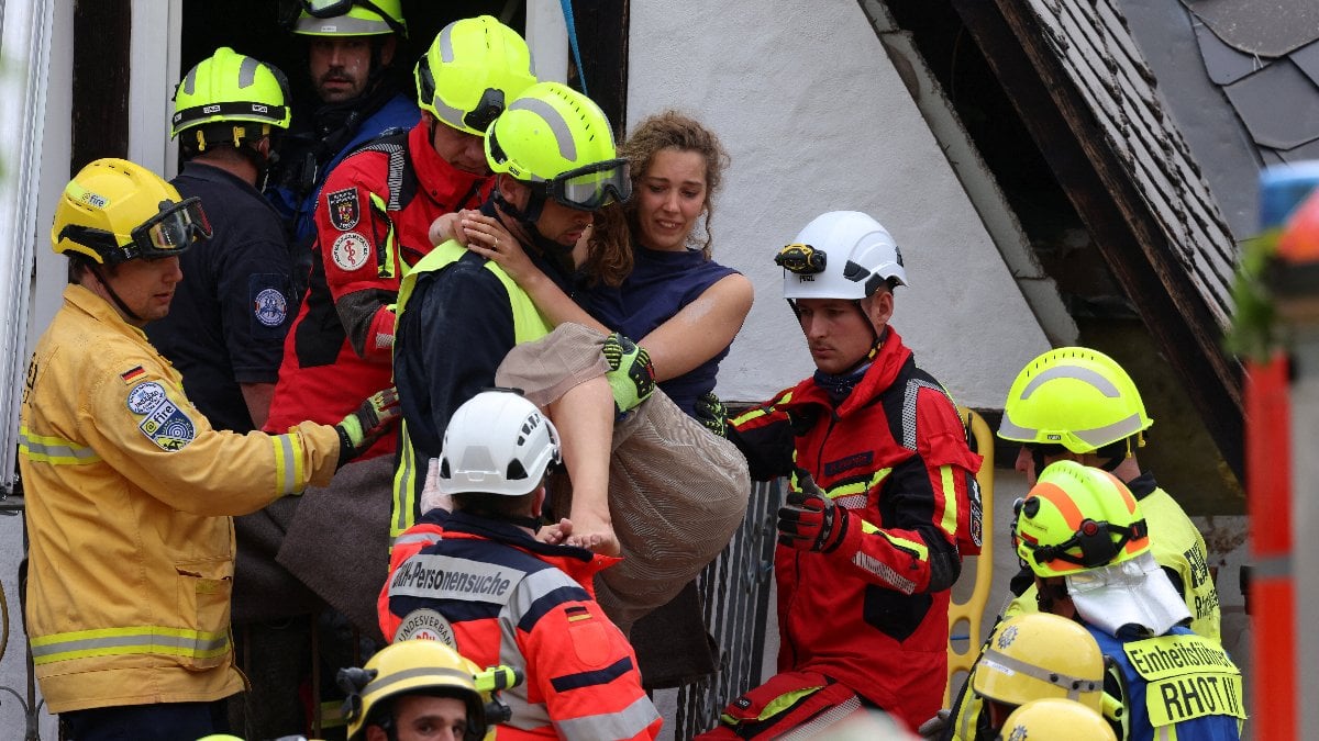 Almanya’da bir otel kısmen çöktü, 1 kişi hayatını kaybetti 8 kişi mahsur kaldı