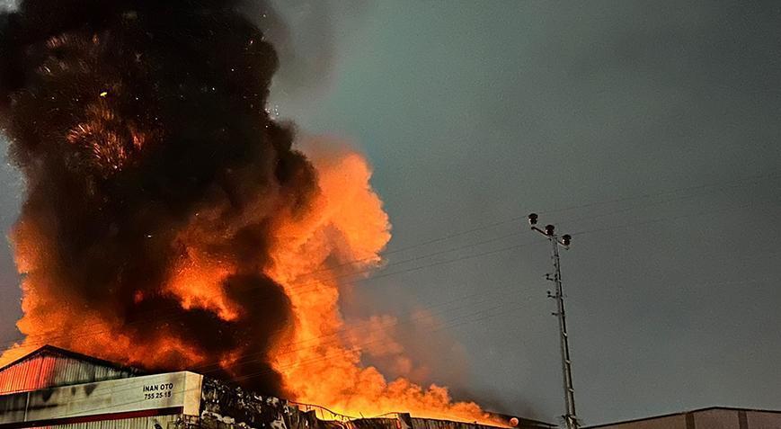 Hatay’da lastik deposunda korkutan yangın